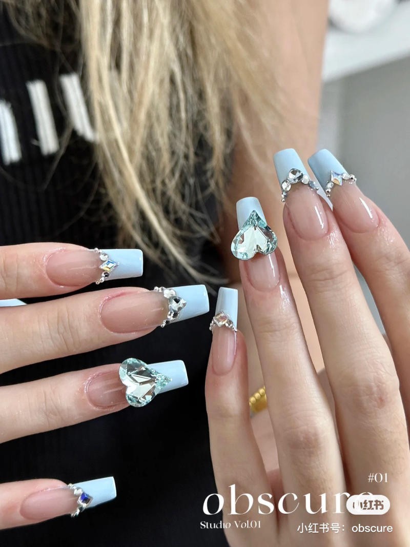 Mẫu nail thiết kế fen đầu móng cực thanh lịch