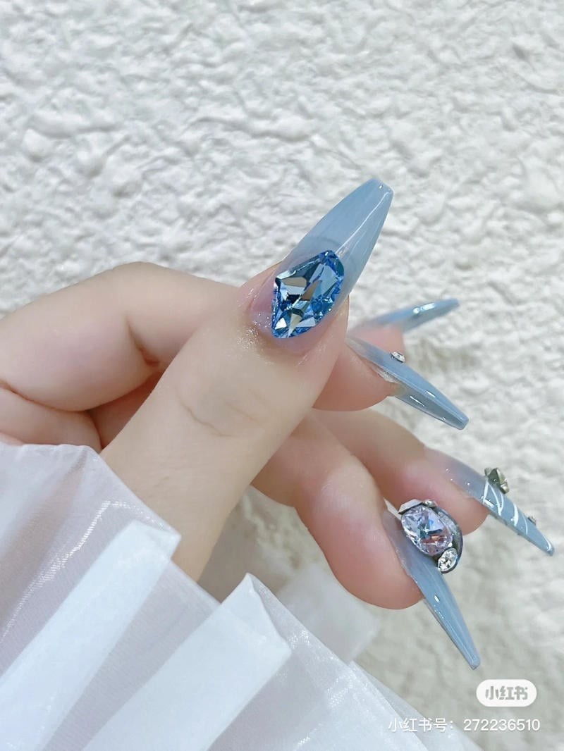 nail màu xanh dương nhạt