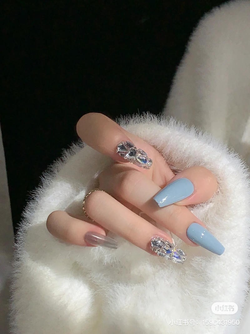 nail màu xanh dương nhạt