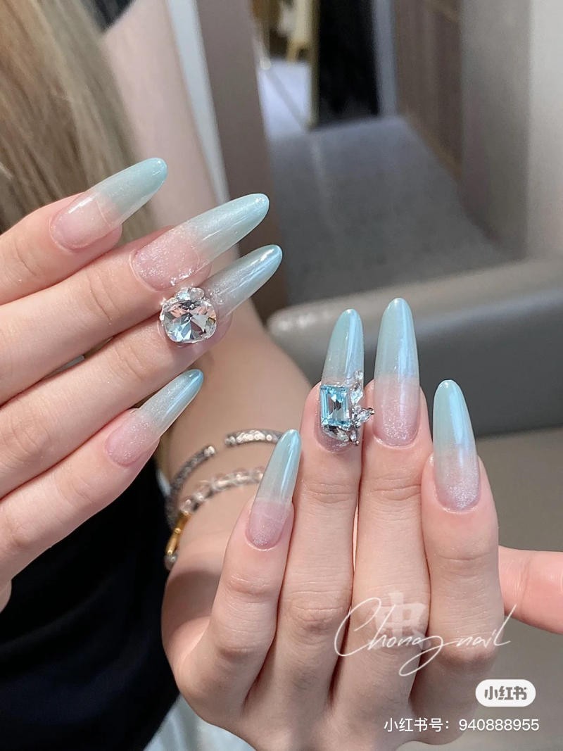nail màu xanh dương nhạt