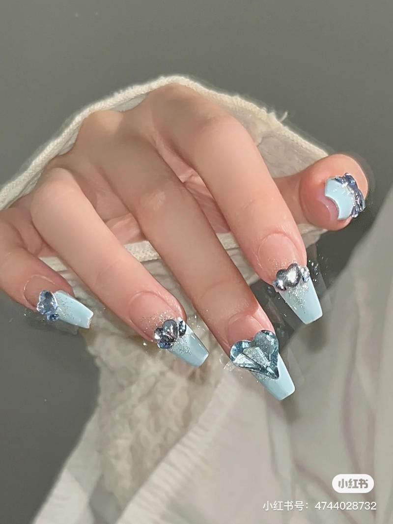 nail màu xanh dương nhạt