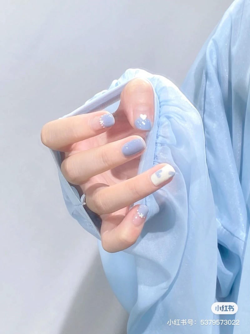 nail màu xanh dương nhạt