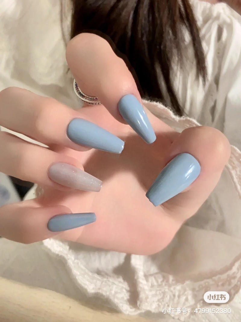 nail màu xanh dương nhạt