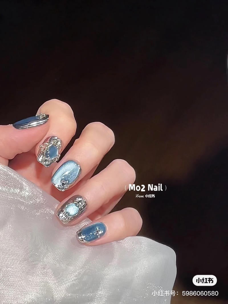 Nail xanh dương nhạt đắp gel kết hợp tráng gương