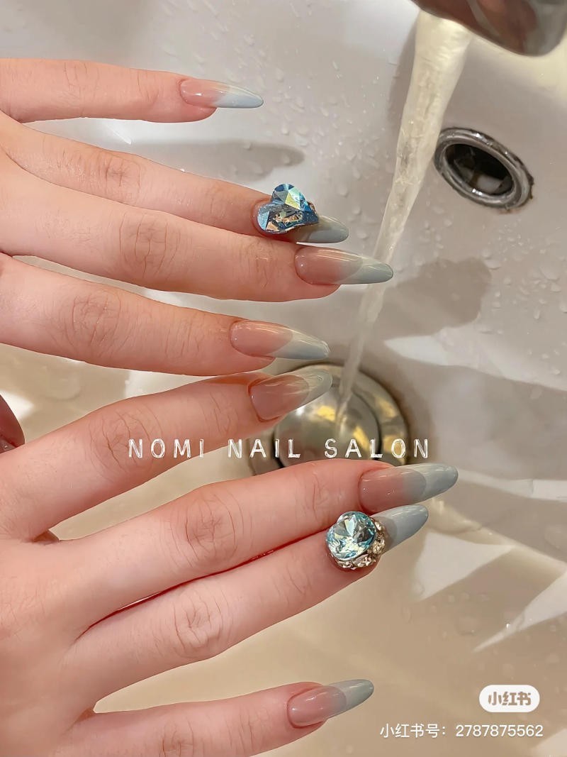 nail màu xanh dương nhạt