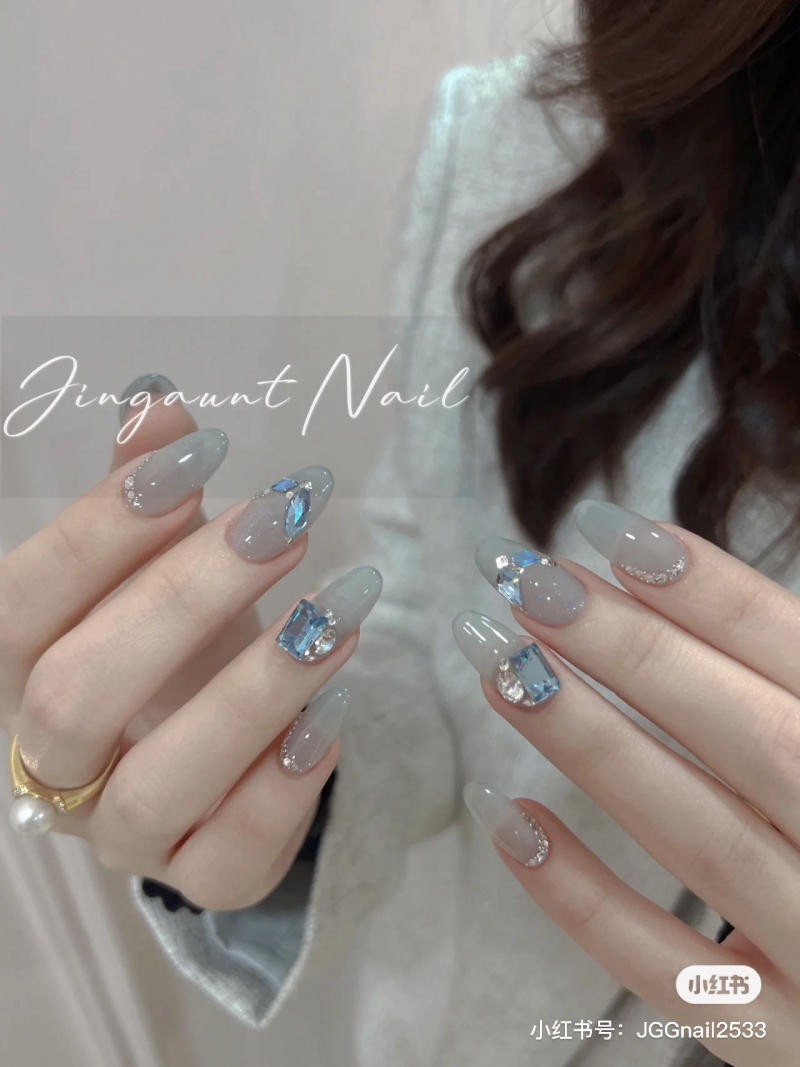 nail màu xanh dương nhạt