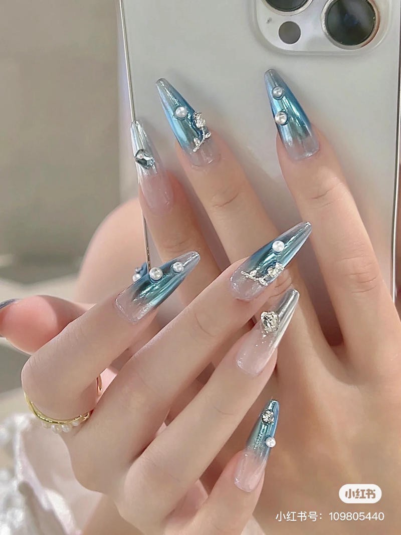 nail màu xanh dương nhạt
