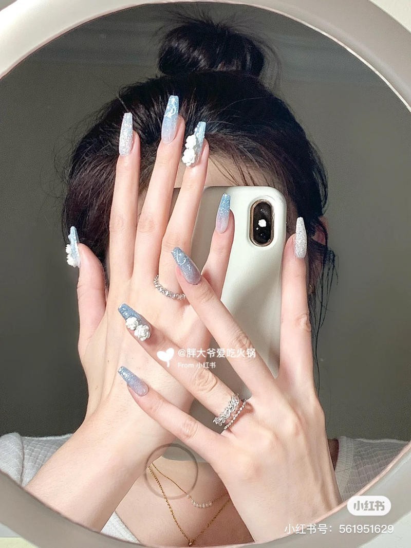 nail màu xanh dương nhạt