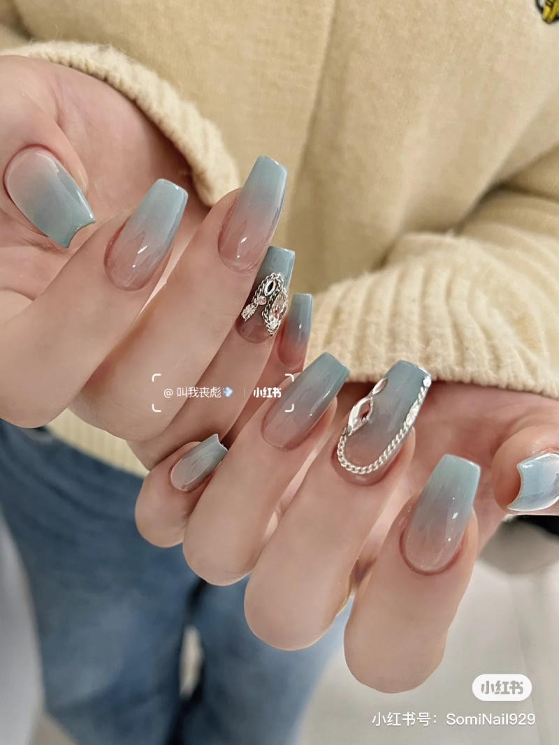 nail màu xanh dương nhạt