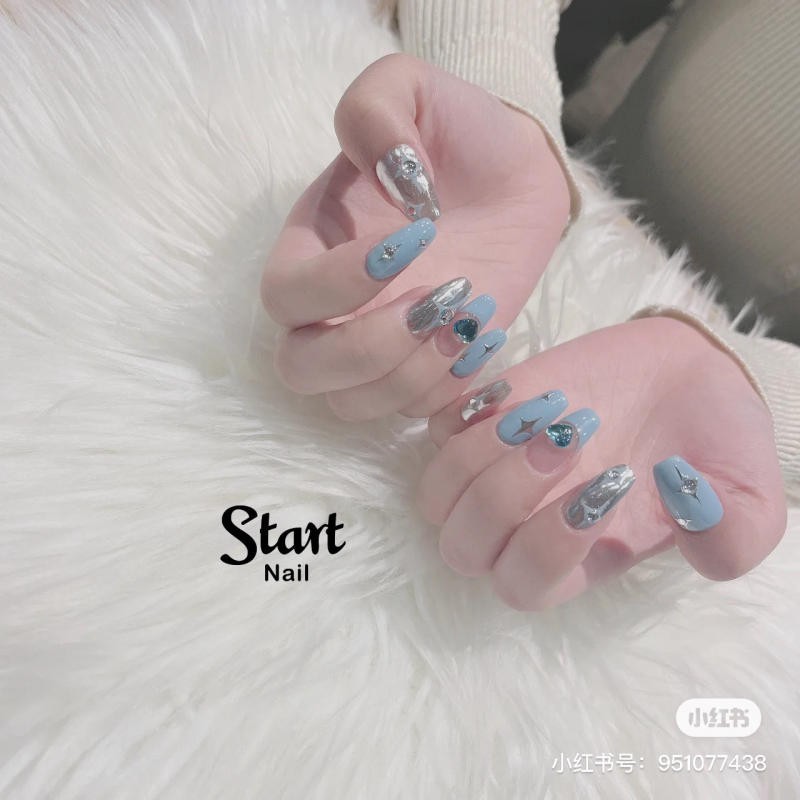 nail màu xanh dương nhạt