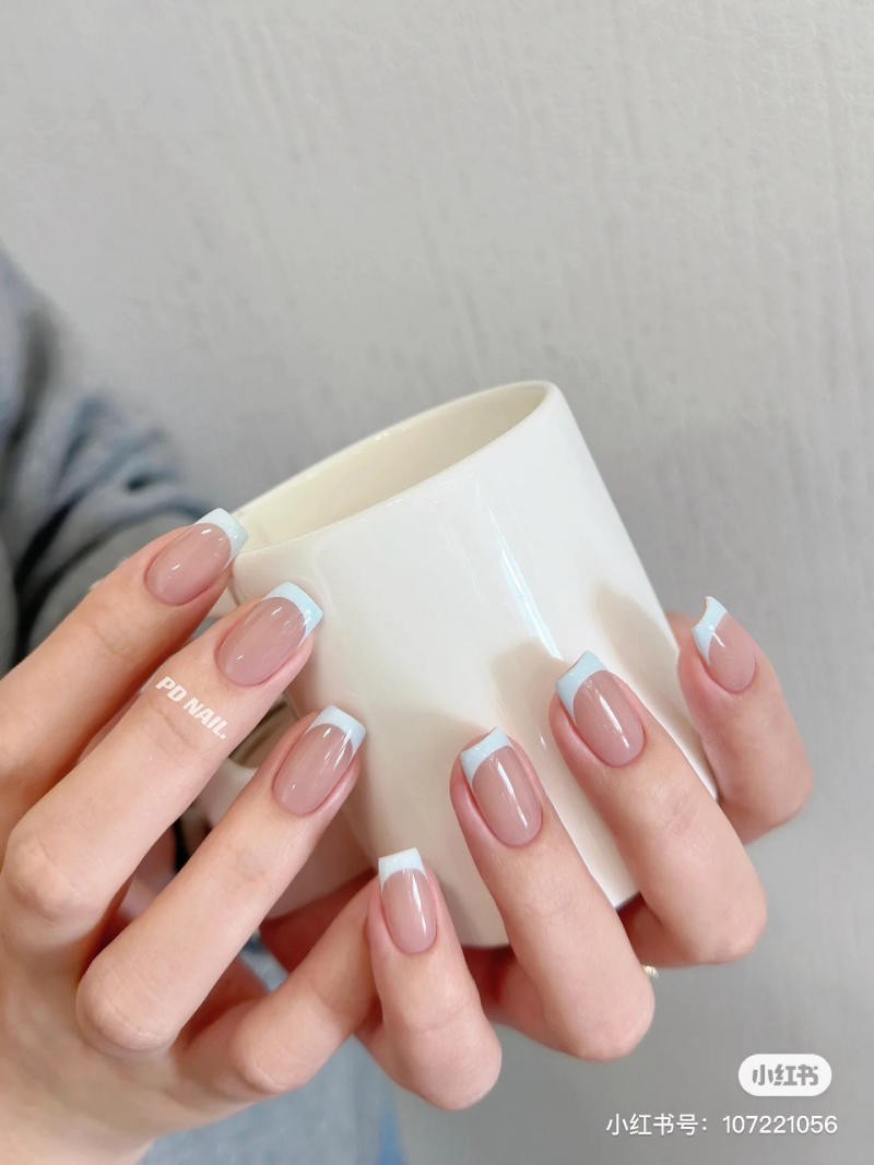 nail màu xanh dương nhạt