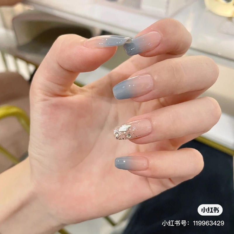 nail màu xanh dương nhạt