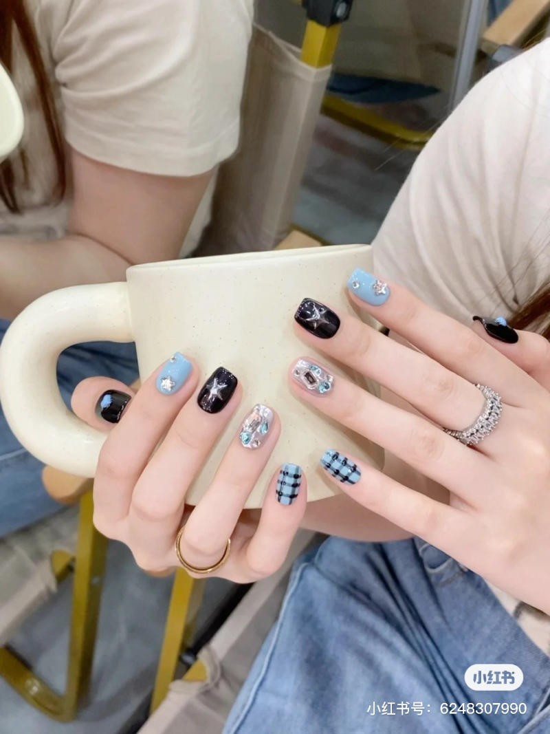nail màu xanh dương nhạt