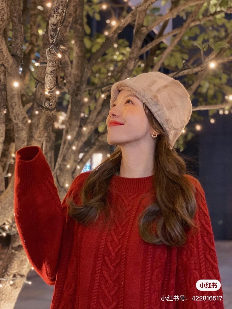 chụp ảnh với cây thông Noel