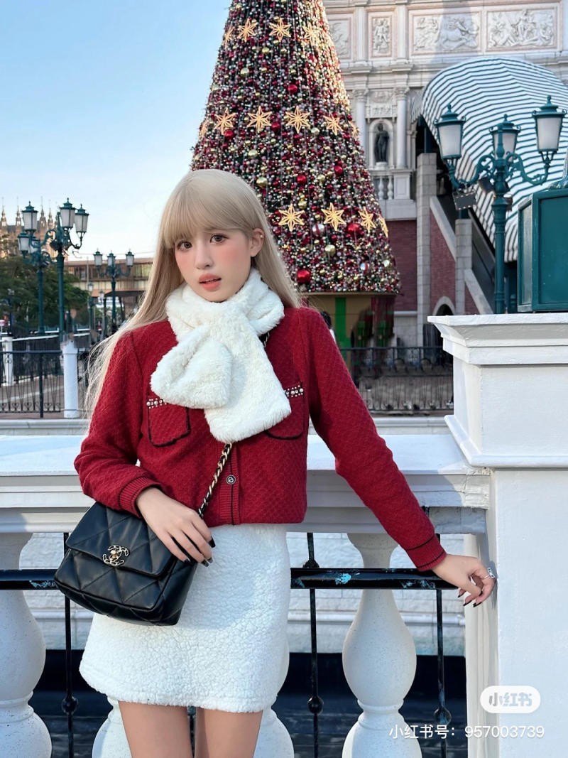 chụp ảnh với cây thông Noel