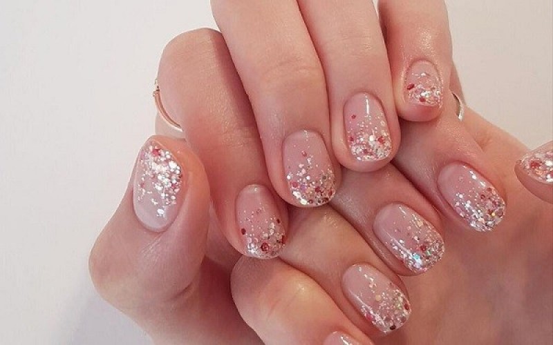 Mẫu nail Tết đẹp 2024 Hàn Quốc nhũ kim tuyến