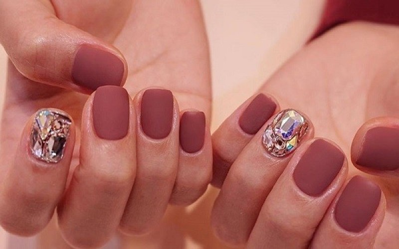 Mẫu nail Tết 2024 đính đá Hàn Quốc