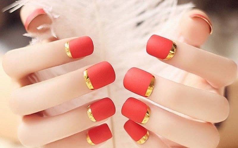 Mẫu nail Tết 2024 màu đỏ cam