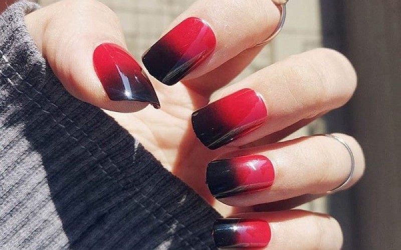 Mẫu nail Tết 2024 màu đỏ đen