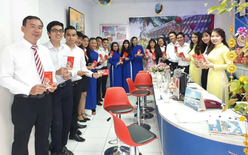 Có Nên Tặng Quà Tết Cho Nhân Viên Hay Không? Vì Sao?