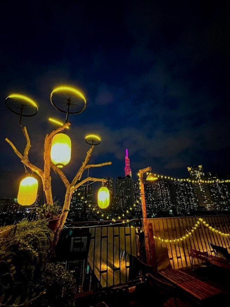 Khói là một trong những quán rooftop view Landmark đẹp nhất