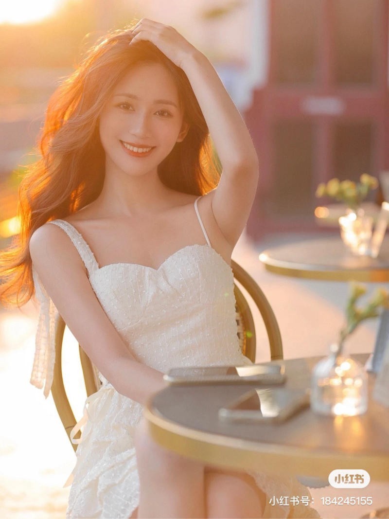 tạo dáng chụp ảnh với hoàng hôn
