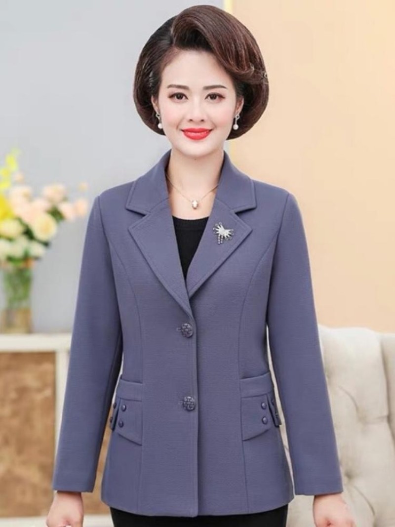 Quý bà tuổi 60 mặc gì đẹp?