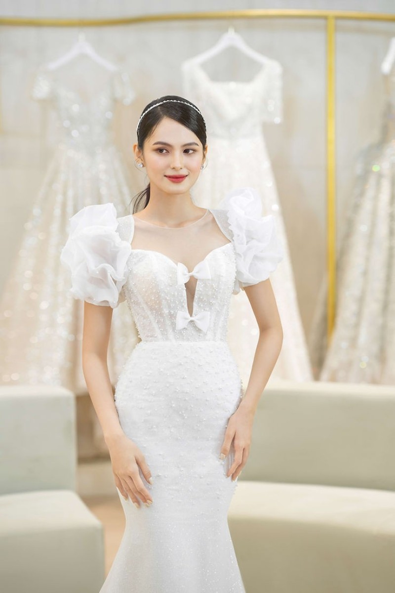 Cô dâu cần chuẩn bị nội y cưới phù hợp với kiểu dáng và màu sắc váy cưới