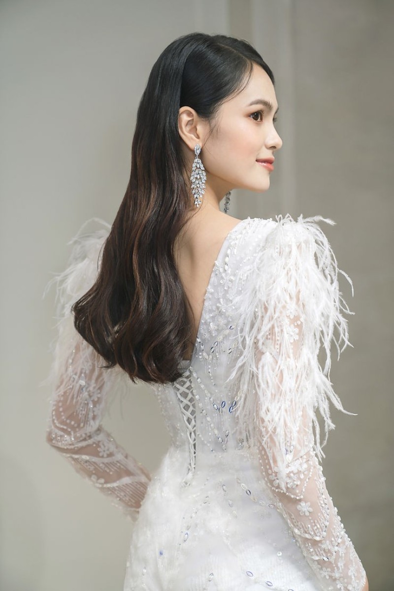 Cô dâu nên chuẩn bị phụ kiện cưới cùng lúc chọn mua nhẫn cưới
