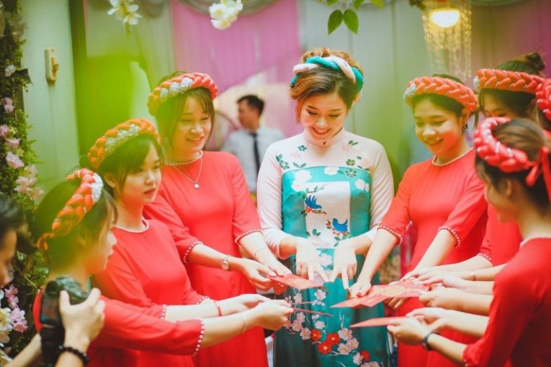 cần làm gì để tránh mất duyên nếu bạn làm phù dâu 