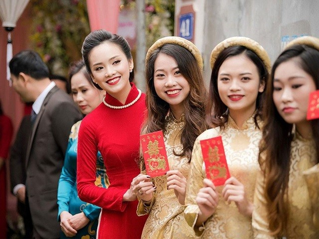 Tại Sao Phải Lì Xì Cho Dàn Bê Tráp? Trao Lì Xì Như Thế Nào?