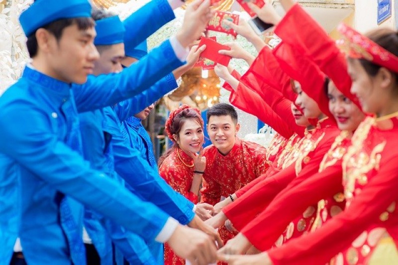 lì xì cho đội bưng quả bao nhiêu 