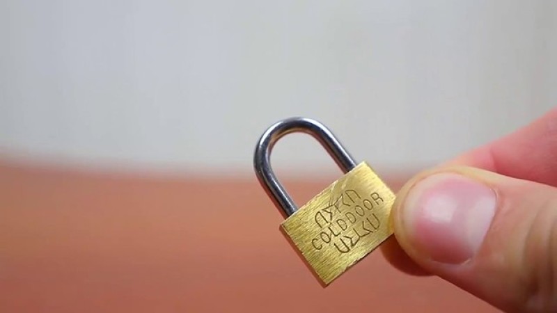 Skhi thấy mẹ chồng thì bấm lại để “khóa” mồm tránh thị phi