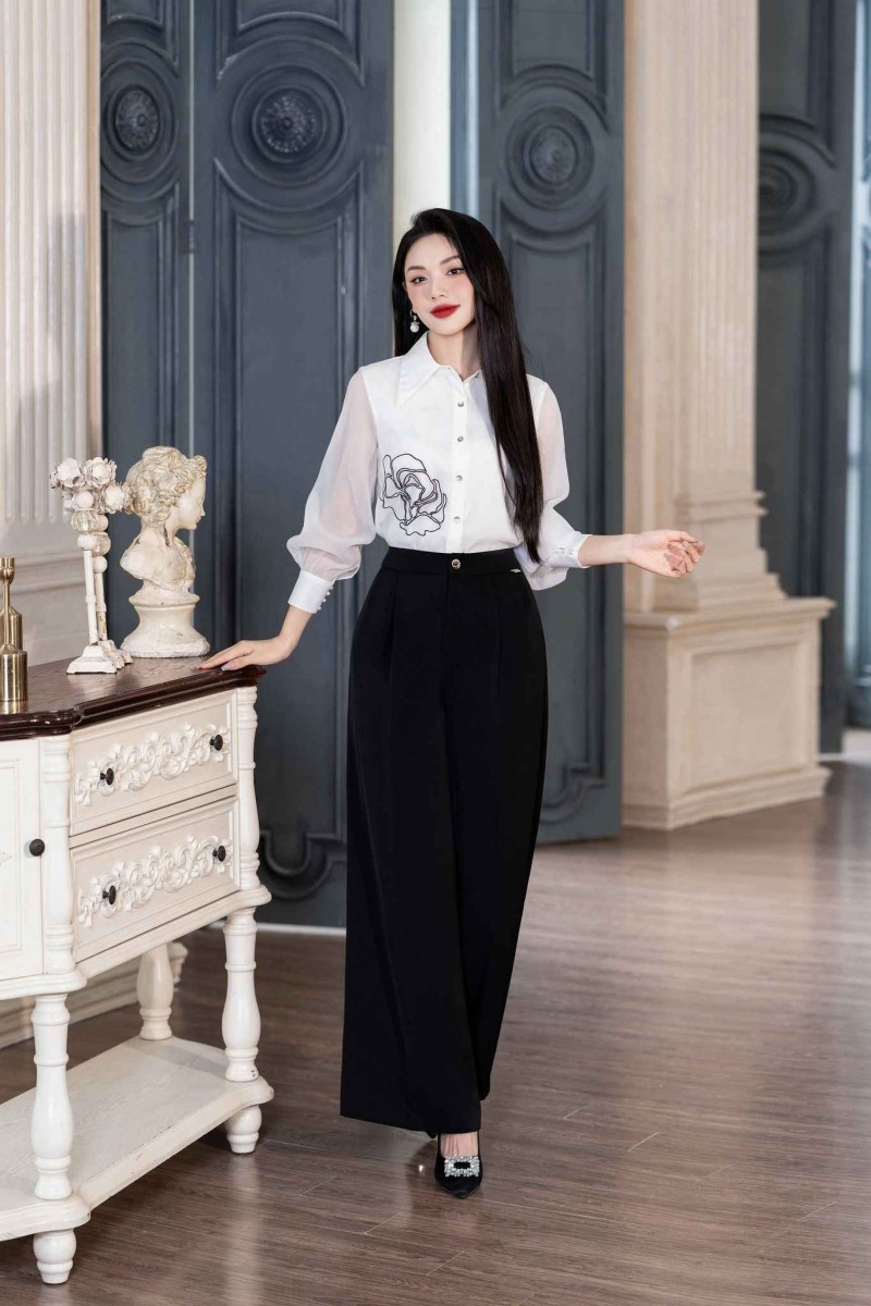 Áo sơ mi kết hợp cùng chân váy/quần âu  