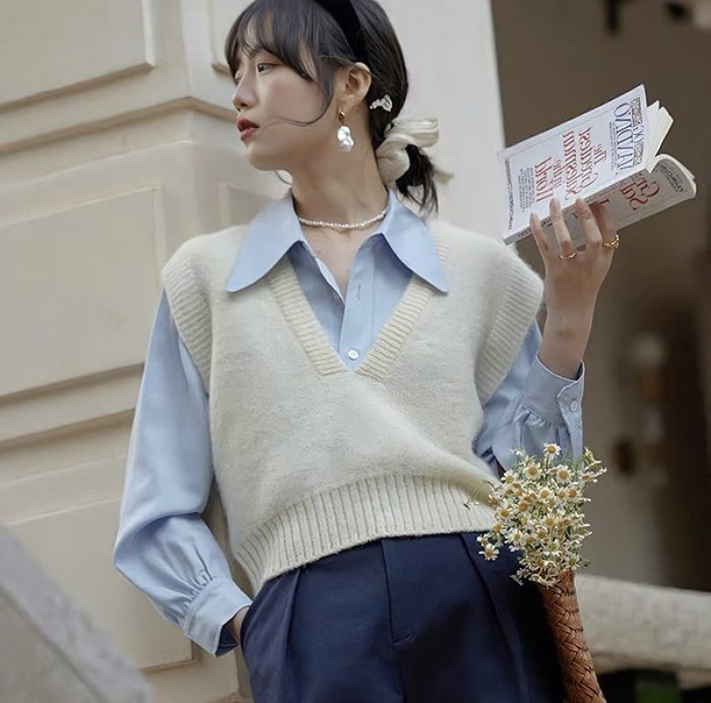 Áo gile kết hợp cùng áo sơ mi là một gợi ý không nên bỏ qua 