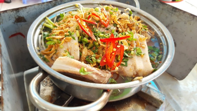 Đến Vũng Tàu du khách nhất định ghé lại 40 Trương Công Định để thưởng thức món lẩu cá đuối thơm ngon, hấp dẫn