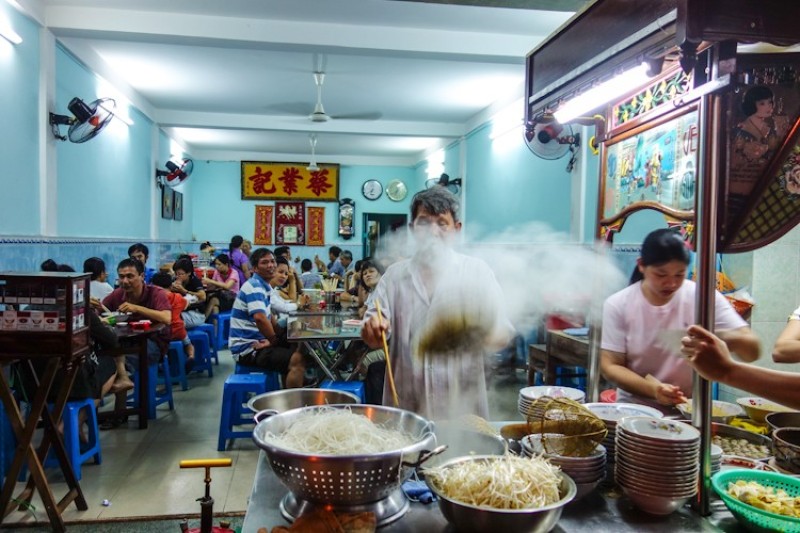 Ăn uống ở Vũng Tàu khá bình dân, do đó chi phí này cũng không quá đắt đỏ