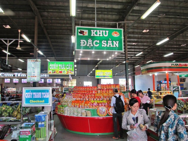 Trên đường đi du khách có thể dừng chân ở bò sữa Long Thành để thưởng thức sữa tươi, kem, sữa chua các loại