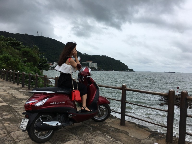 Xe máy là loại phương tiện di chuyển thông dụng cho những chuyến du lịch Vũng Tàu của du khách