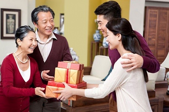 Kinh Nghiệm Chọn Quà Tết Biếu Gia Đình Người Yêu Phù Hợp Nhất