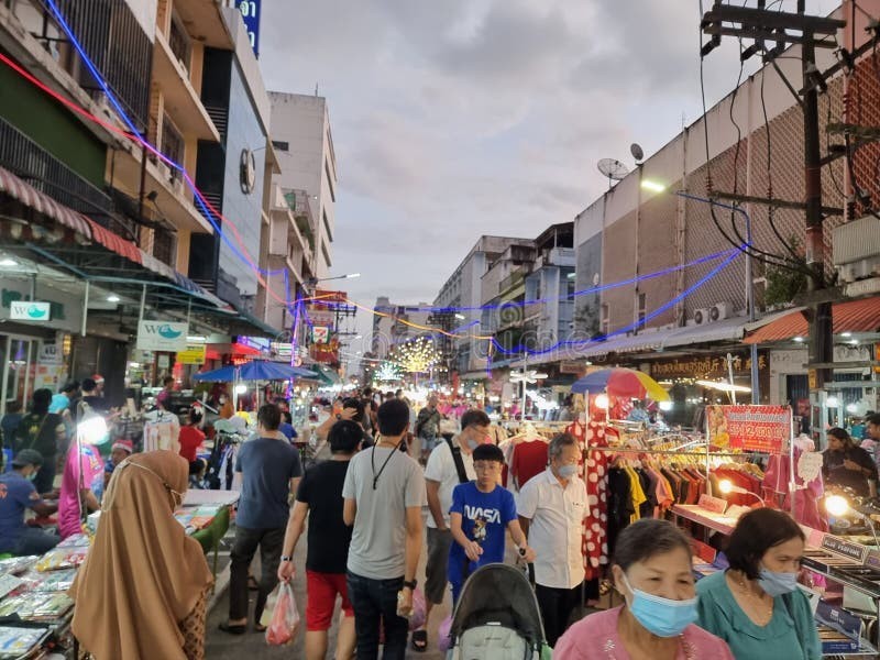 Hatyai-Thailand. December 24, 2022. Walking Shots Editorial Photography ...