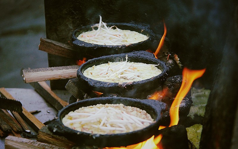cách đổ bánh xèo miền trung
