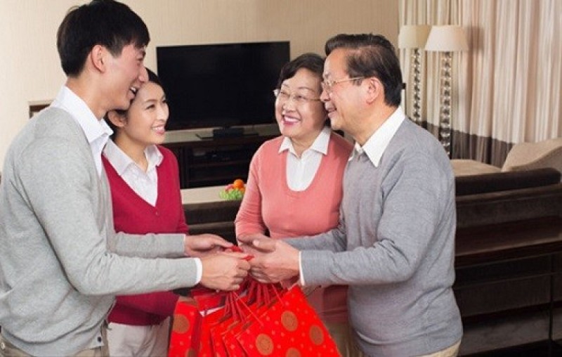 Những điều cần ghi nhớ khi tặng quà tết gia đình người yêu