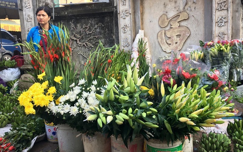 hoa cúng bàn thờ ngày tết