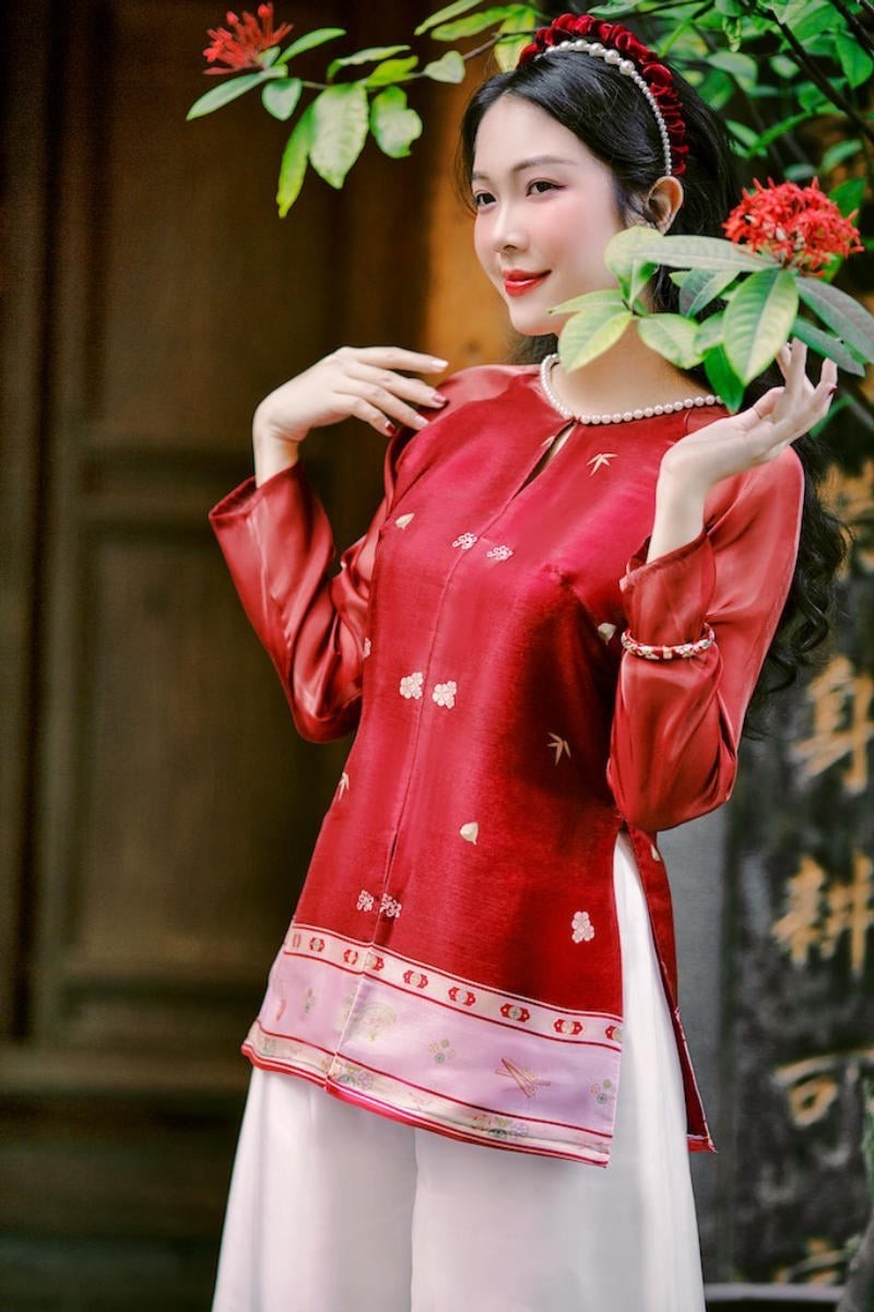 Áo bà ba cổ cánh én
