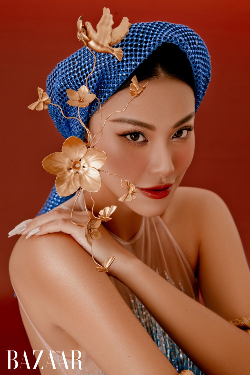 Kim Duyên Đã Biến Khăn Mỏ Quạ Thành Phụ Kiện Thời Trang Như Thế Nào