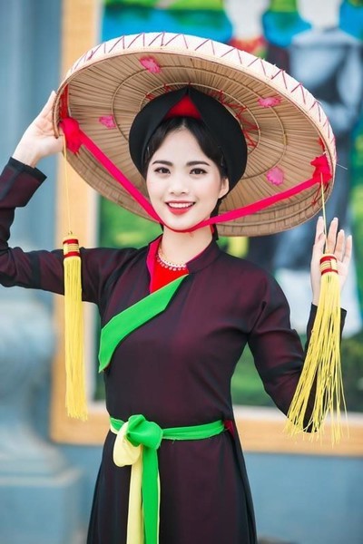 Nét Duyên Dáng Trong Trang Phục Xứ Kinh Bắc Của Người Phụ Nữ Việt