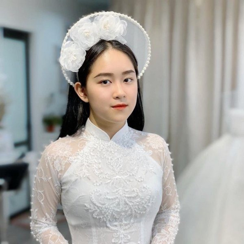 mấn cách tân trắng gắn hoa