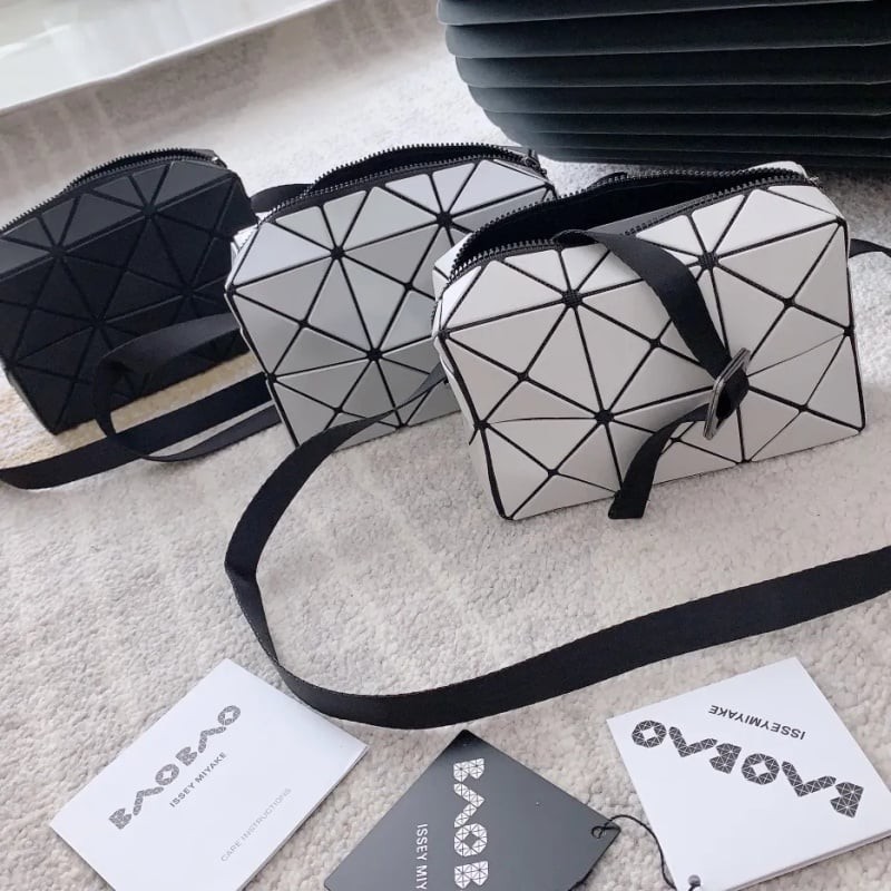 có nên mua hàng auth tuồn