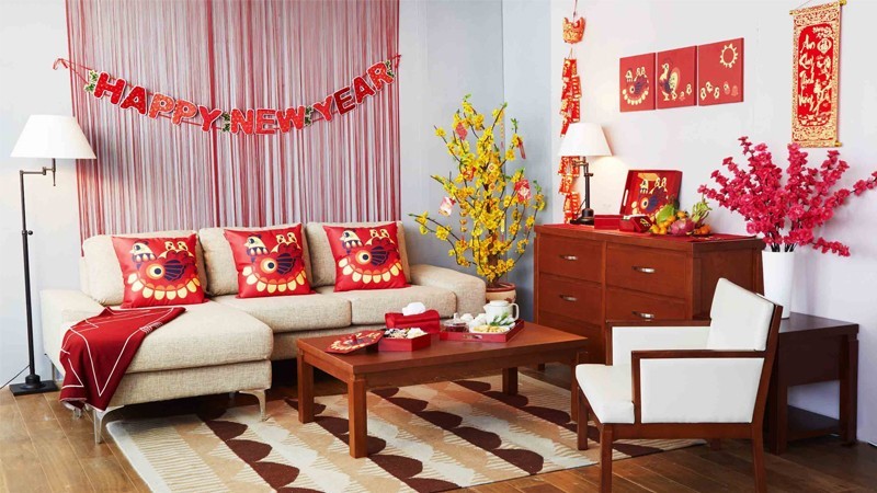 Trang trí nhà cửa ngày Tết với câu đối đỏ